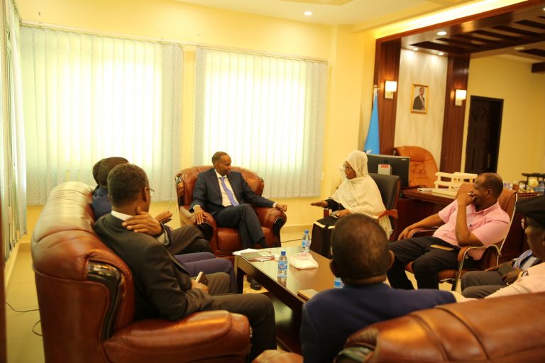 Ra’iisul Wasaare Khayre ” Waxaan rajeynayaa sanadkan 2017 in dawladda aan wax deyn ah looga yeelan doonin gudaha dalka”