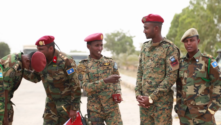 Taliyaha Ciidanka Xoogga dalka oo la kulmay Saraakiisha Da’da yar ee Ciidanka Xoogga.