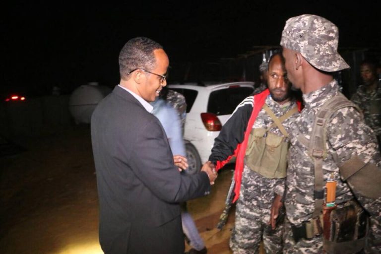 Guddoomiye Taabid oo dhiirogelin u sameeyey ciidamada sugaya amniga Caasimadda