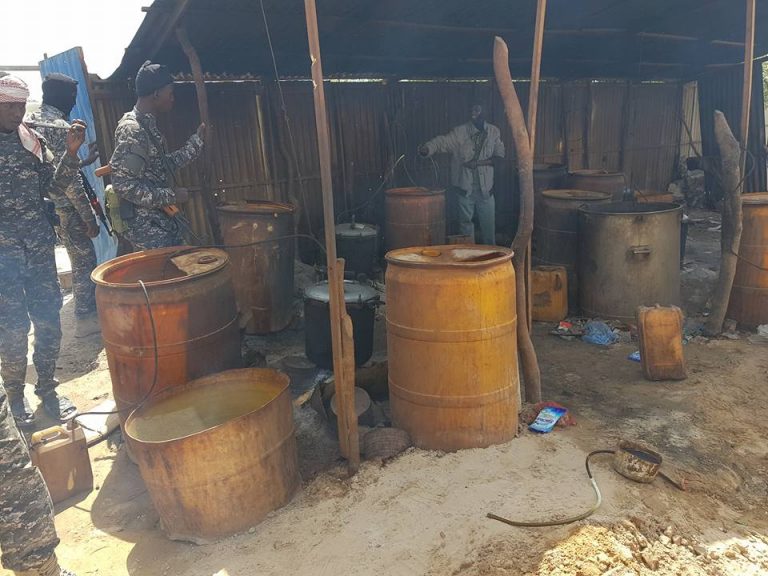 Ciidamada Ammaanka Soomaaliya oo albaabada u xiray meel lagu farsameyn jiray wax yaabaha maanka dooriya. Sawirro.