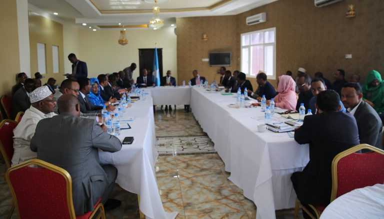 Shirka golaha wasiirrada lagu soo bandhigay xaaladda maxaabiis Soomaali ah oo laga sii daayey Hindiya