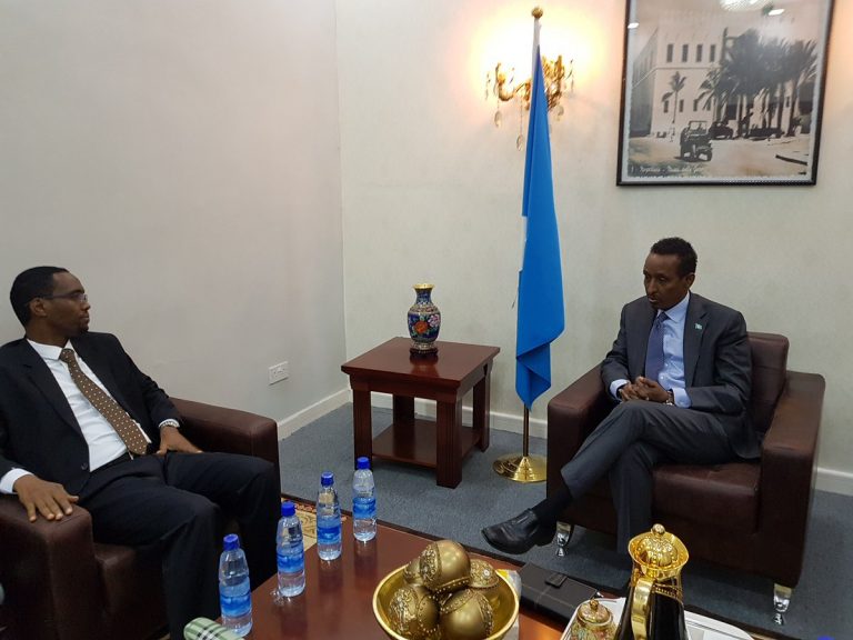 Wasiirka Arrimaha Dibadda Soomaaliya oo qaabilay Safiirka Ethiopia u jooga Soomaaliya,,