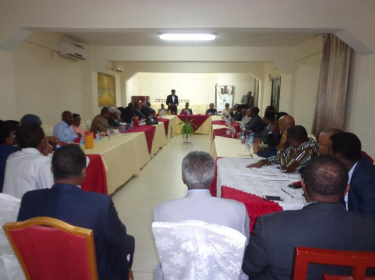 Xaflad Casho Soo Dhoweyn Iyo Sagootin Lagu Kala Maamuusay Wasiirka Cusub Iyo Wasiirkii Hore Ee Arrimaha Dibadda