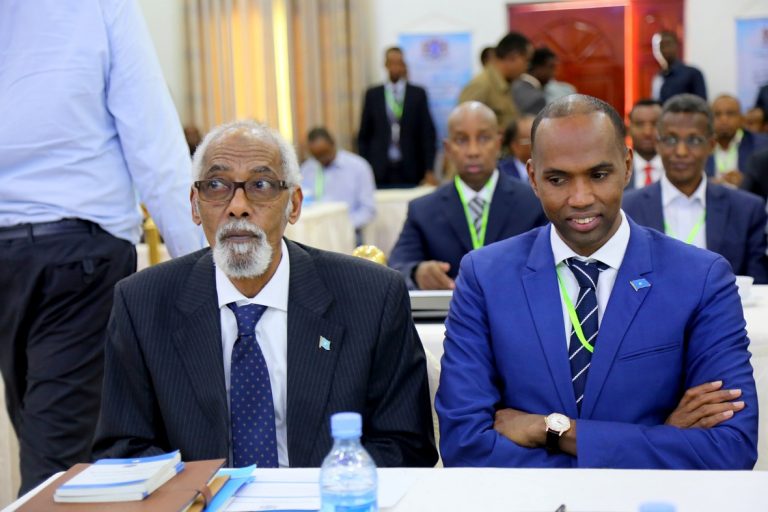 Guddoomiye Jawaari Iyo R/Wasaare Khayre Oo Amaanay Waxqabadka Hay’adda Nabad Sugidda Iyo Sirdoonka Qaranka
