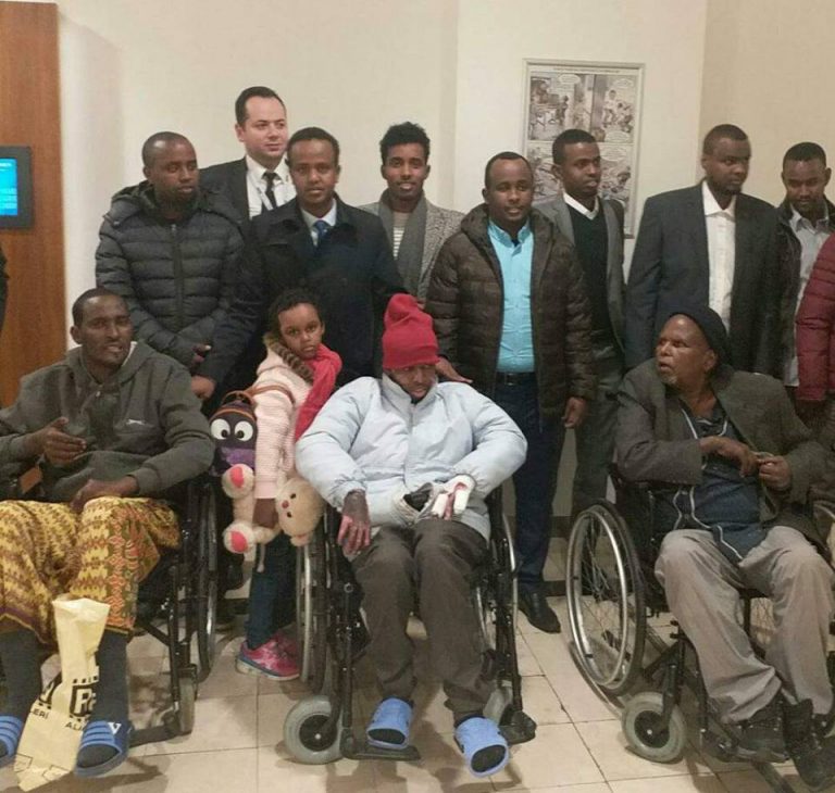 Qaar kamid ah dhaawacyadii loo qaaday Turkiga oo Muqdisho lagu soo celiyay (sawirro)