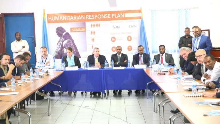 R/W Khayre oo shir gudoomiyay kulan looga hadlayey arrmaha gar-gaar ee bini-aadanimadda Soomaaliya.