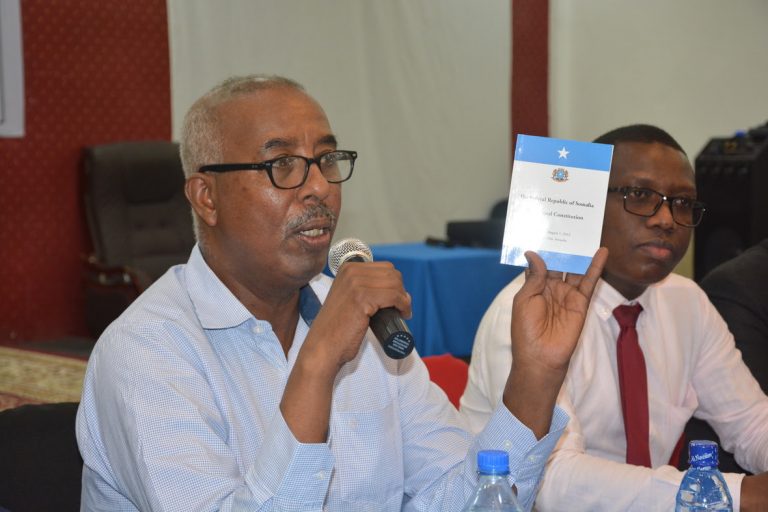 wasaarada dastuurka oo kulamo wadatashi ah la qaadatey ururada soomaliyeed