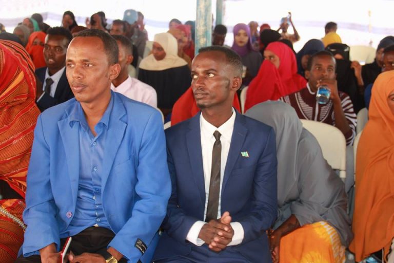 Dhalinyara ka kala yimid qaar kamid ah degmooyinka gobalka Banaadir oo taba-bar loogu soo xiray Muqdisho-(sawirro).