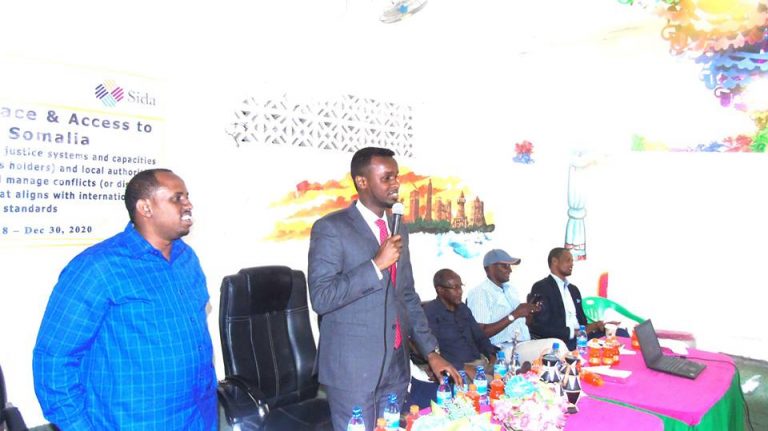 Taba-bar lagu baranayo horumarinta Nabadda iyo Cadaaladda oo maamulka Banaadir u furay qeybaha bulshada degmada Kaaraan (sawirro)