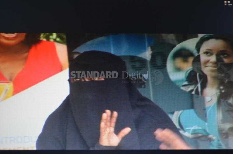 Booliska Kenya oo qabtay Haweeneey looga shakiyay Argagixisanimo