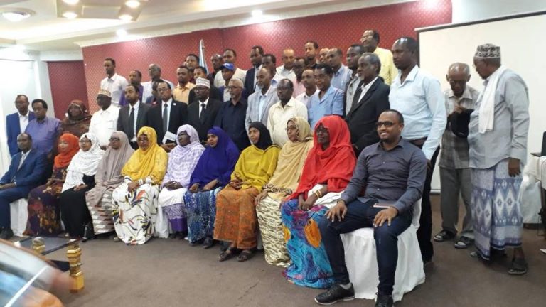 Shirkii wada-tashiga ahaa ee u dhexeeyay bulshada rayidka iyo wasaaradda dastuurka oo war-murtiyeed laga soo saaray.