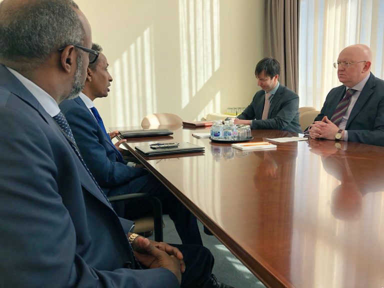 Wakiilada QM ee Chine Rusia &  Kuweit oo la kulmay Amb, Ahmed Isse Awad wasiirka Arrimaha dibadda ( Sawirro)