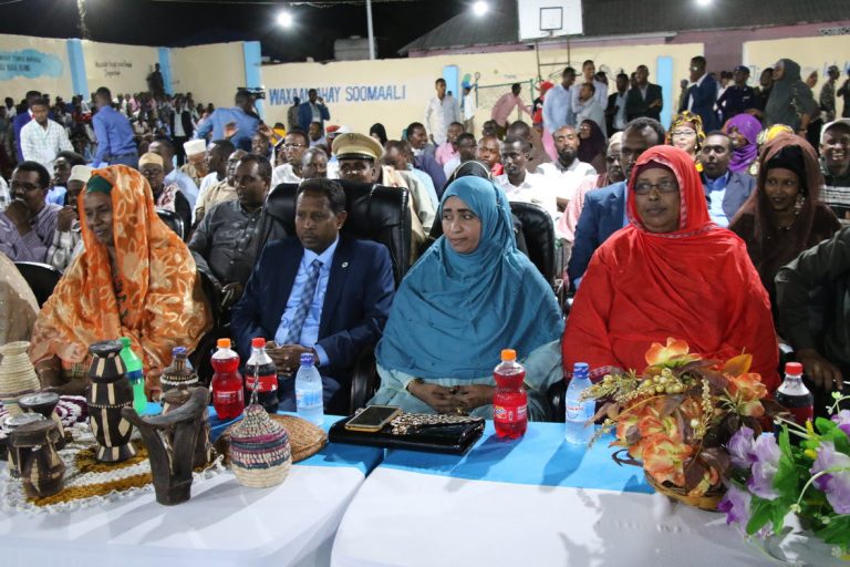 Guddoomiyaha Gobolka Benaadir oo degmada Boondheere ka furay xarun Waxbarashada dadka Waaweyn