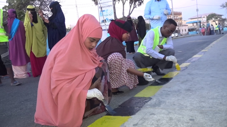 Dhallinyaradda Muqdisho ku Nool oo iskaa wax u qabso uga Qeyb galey ololaha Qurxi dalkaada