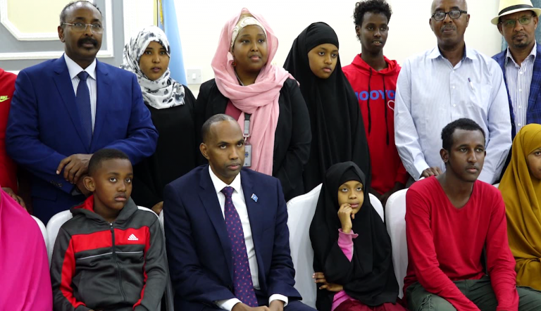 R/wasaare Khayre oo kulan la qaatey tahriibayaasha ka soo laabtey dalka liibiya