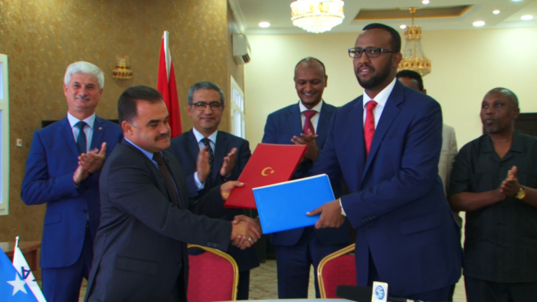 Wasaaradda Beeraha Soomaaliya iyo Turkiga oo kala saxiixday heshiisyo hormarineed