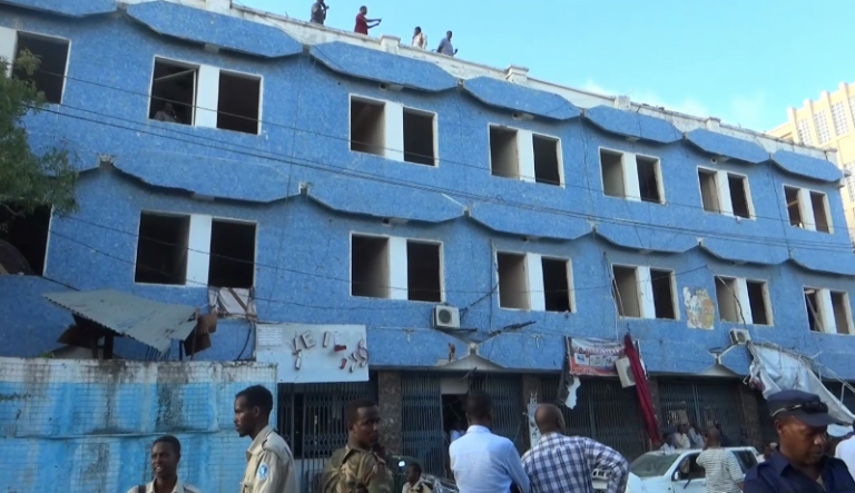 Qarax Geystay dhimasho iyo dhaawac oo ka dhacay Waddada Maka Al-Mukarrama. ( Daawo Sawirro )