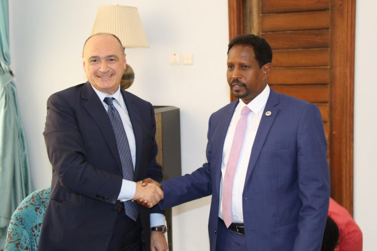 Guddoomiyaha Gobolka Benaadir oo kulan la qaatay Ergeyga Gaarka ah ee dalka Talyaaniga u qaabilsan Afrika+Sawirro
