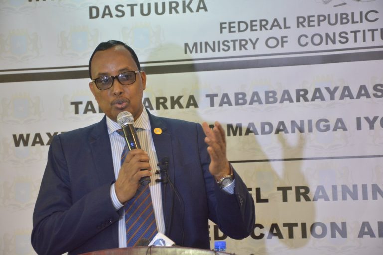Wajigii labaad ee dib u eegista dastuurka dalka oo ka bilaawday Muqdisho