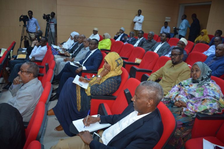 Golaha Aqalka sare oo maanta warbixin ka dhageystay Danjire Cali Siciid Fiqi