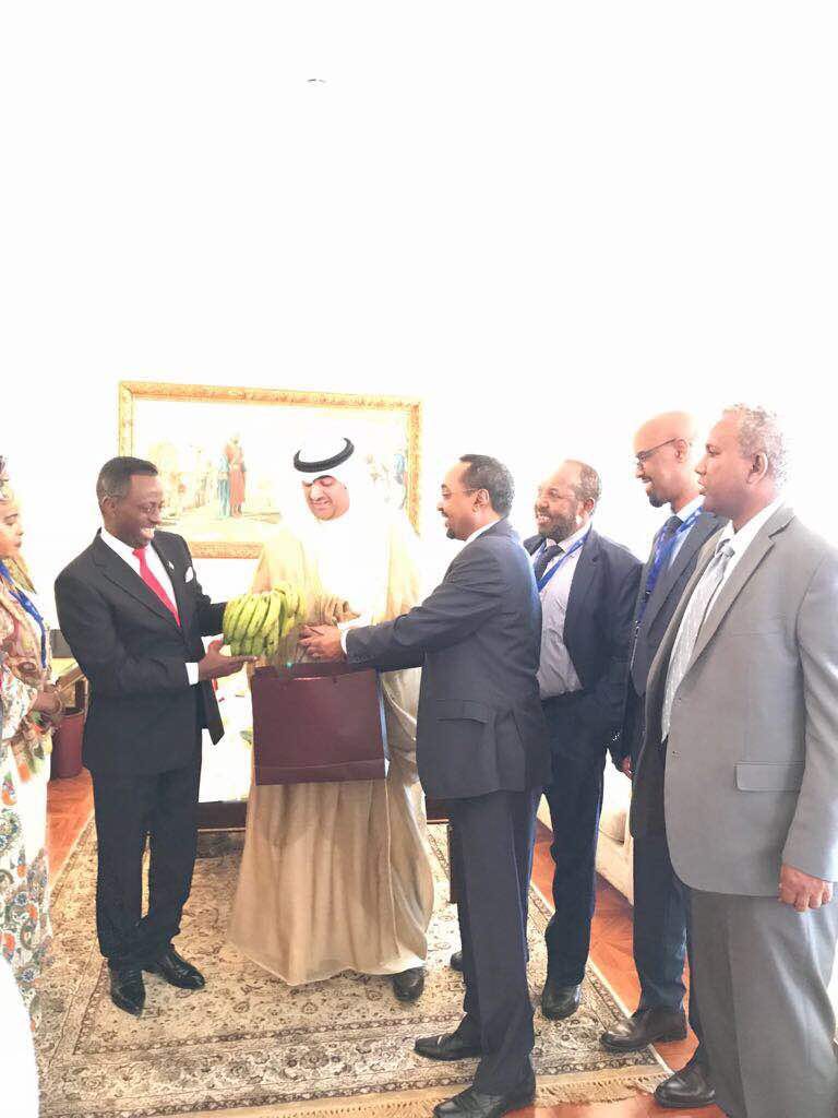 Wasiirka Ganacsiga iyo Warshadaha XFS oo la kulmay dhiggiisa Dawladda Kuwait “Sawirro”