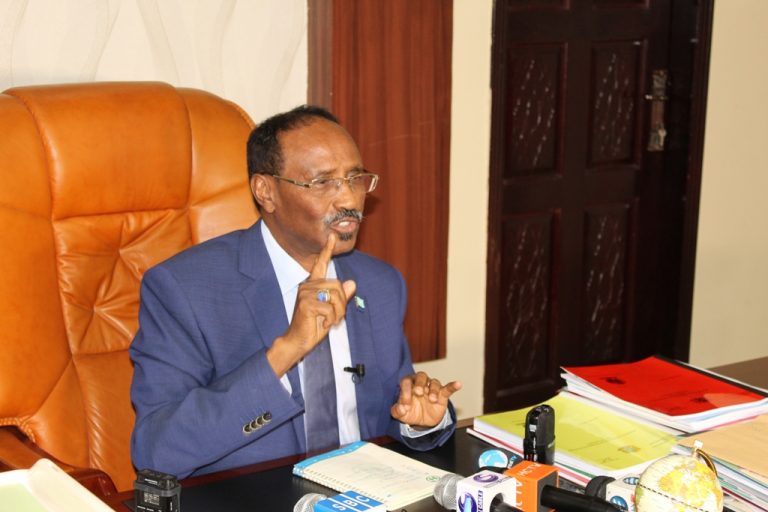 wasiirka maaliyada oo sheegay in shacabka soomaaliyeed ay diyaar u yihiin bixinta canshuurta