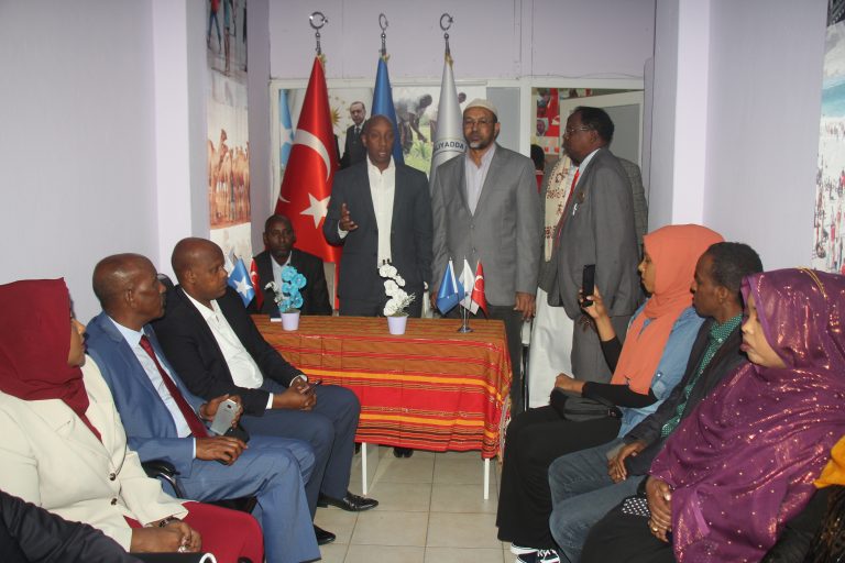Wasiir Maxamed Cabdullahi Salaad “Omaar” oo kulan la yeeshay jaaliyada Soomaliyeed ee Turki