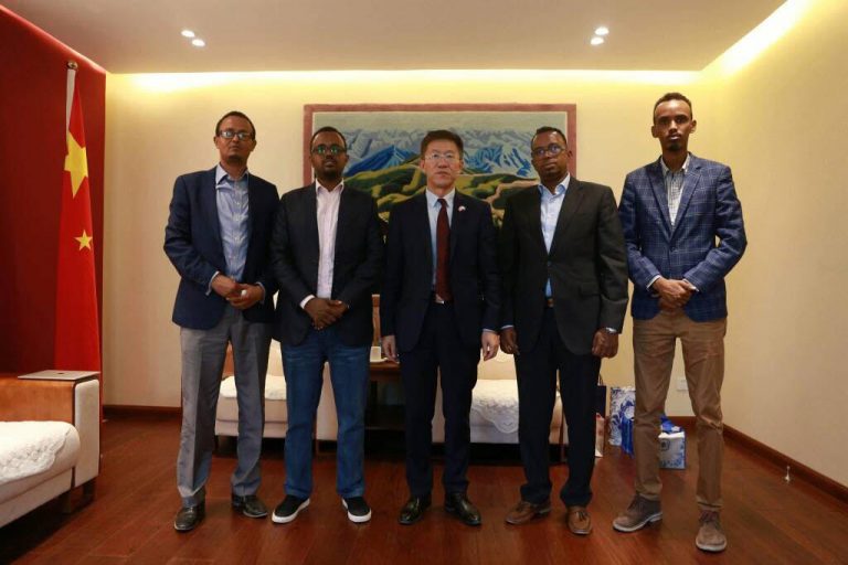 Agaasimaha Guud ee Wasaaradda Warfaafinta oo kulan la qaatay Safiirka Shiinaha ee Soomaaliya