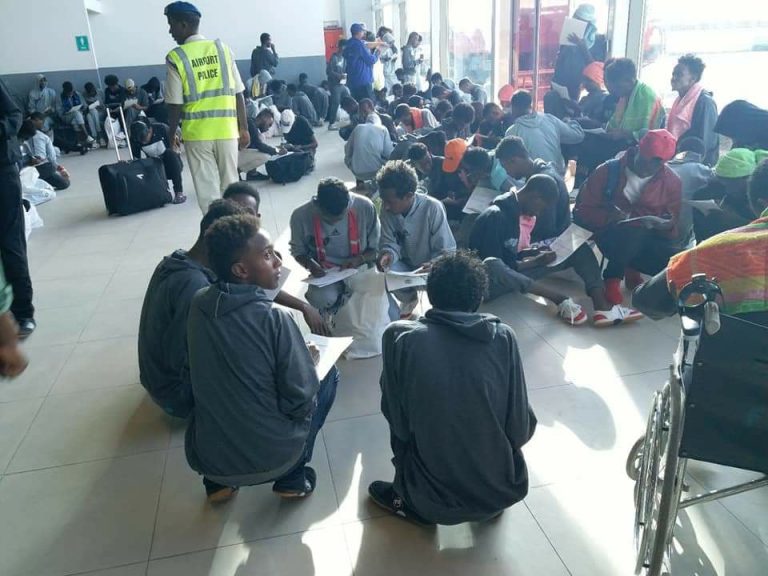 151-dhalinyaro laga soo daayay xabsiyada Libya oo Muqdisho soo gaaray