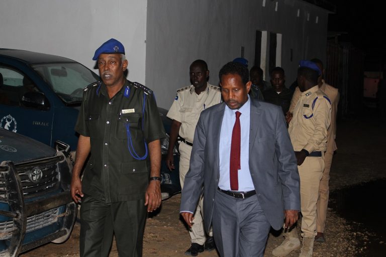 Taliyaha Ciidanka Booliska iyo Guddoomiyaha G/banaadir oo caawa kormeeray qaar kamid ah Xarumaha Ciidanka