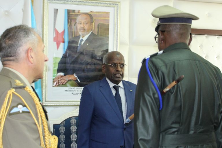 Ra’iisul wasaaraha Dawladda Jabuuti oo Xafiiskiisa ku qaabilay Madaxdii ka socotay Taliska Ciidanka Booliska Soomaaliyeed
