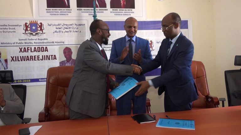 Wasiirka Howlaha Guud iyo Guryeynta oo Xafiiska la wareegay