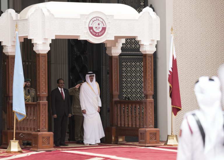 Madaxweyne Farmaajo iyo Amiirka Qatar oo ka wada hadlay xoojinta xiriirka labada dal