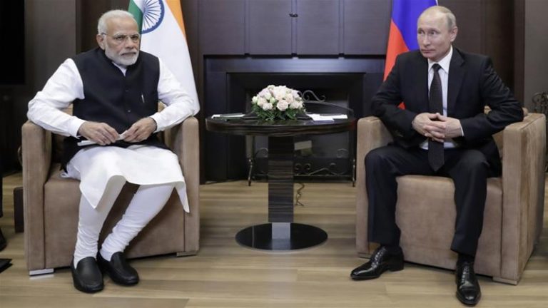 Modi iyo Putin  oo badda madow ku kulmay.