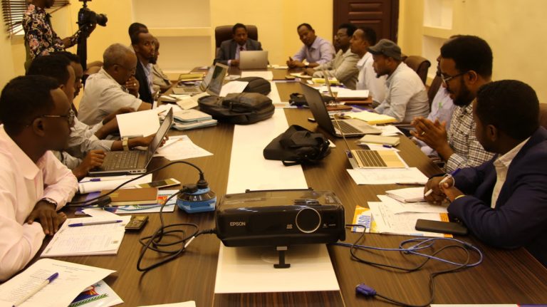 Duqa Muqdisho oo Xarunta Dawladda Hoose ka furay Shir looga hadlayay Arrimaha Dawladaha Hoose ee dalka