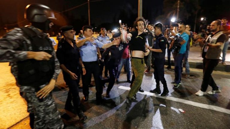 Dibadbaxyo ka dhashay isbedel canshuur cusub oo weli ka taagan Urdun.