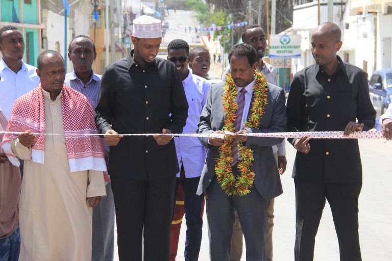 Duqa Muqdisho oo xariga ka jaray waddada isku xirta  Madaxtooyada & Dekadda.