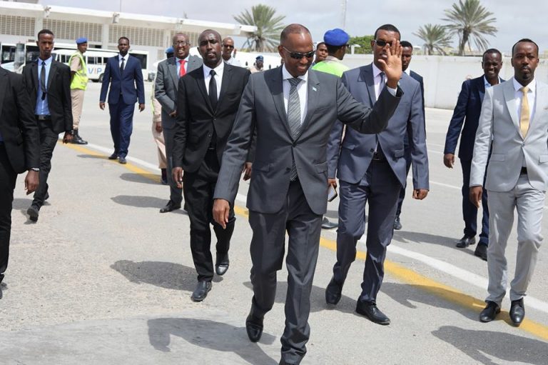 Ra’iisul wasaaraha Soomaliya iyo wafdi uu hogaaminayo oo u dhoofay Norway.