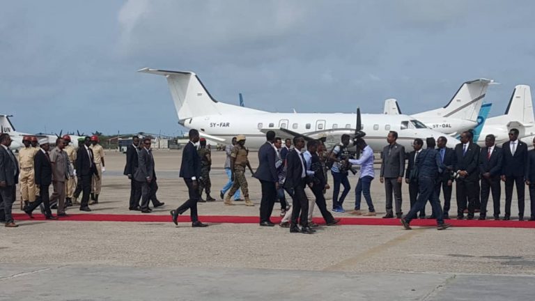 Madaxda Qaranka oo Muqdisho ku soo dhaweysay raiisul wasaaraha Itoobiya+sawiro