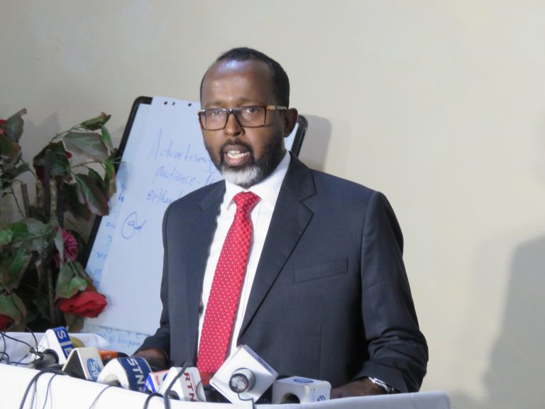 Wasiirka Warfaafinta oo faah faahiyay heshiiskii Soomaaliya iyo Ethiopia (SAWIRRO)