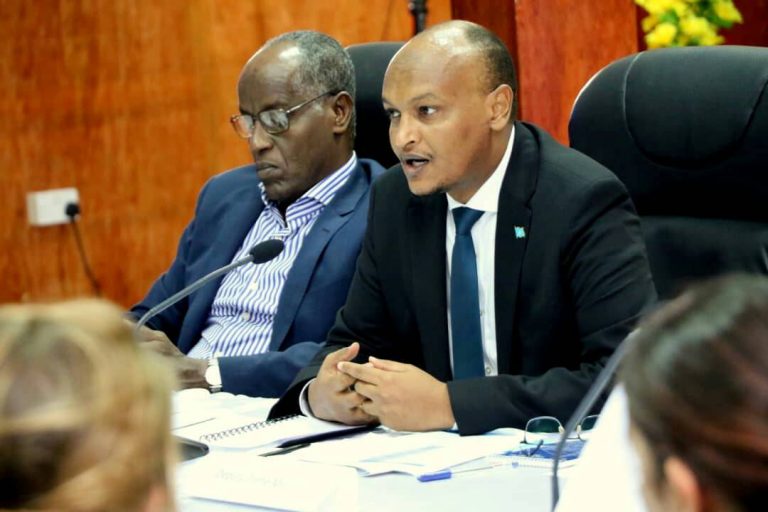 Shir looga hadalyay mashaariicda Dalka oo Muqdisho lagu qabtay