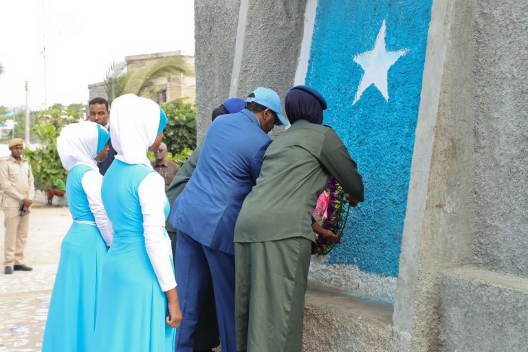 Madaxweyne Farmaajo “Waxaa waajib naga saaran yahay in aan jiilka naga dambeeya uga tagno taariikh ay tixraacaan”