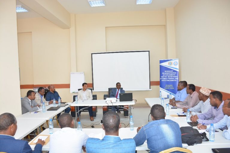 Tababar ku saabsan maareynta arrimaha Baarlamaanka oo maalintii 3-aad Muqdisho ka socda