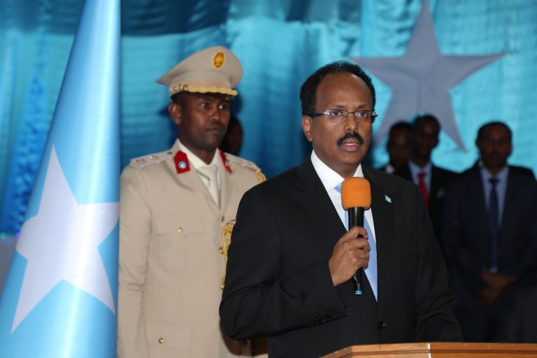 Madaxweyne Farmaajo oo Hambalyo Ku Aaddan 1-da Luuliyo u Diray Shacabka Soomaaliyeed