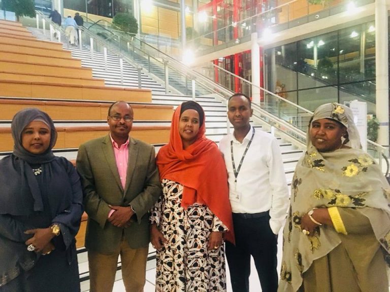 Dood Aqoon-Isweydaarsi ah oo ku saabsan Dib-u-Eegista Dastuurka oo ka dhacday London.