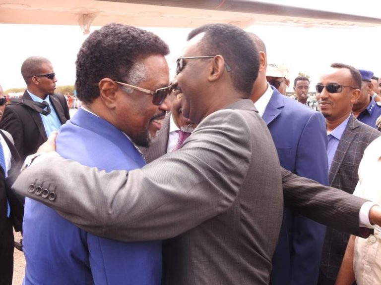 Ku simaha Madaxweynaha Dalka iyo wefdi uu hogaaminayo oo gaaray magaalada Baydhabo