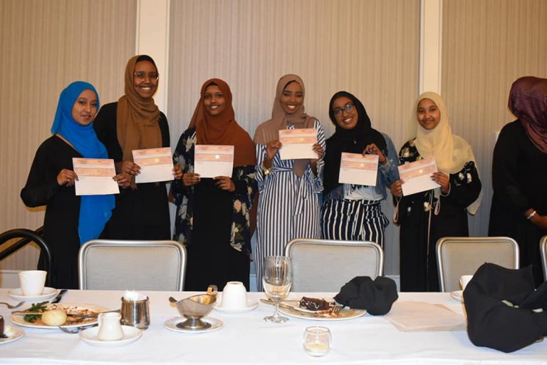 Kow iyo Toban Arday Soomaali ah oo heley Deeq Waxbrasho Gobolka Ohio ee Dalka Maraykanka