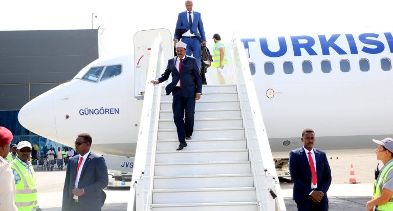 Madaxweyne Farmaajo oo dalka ku soo laabtay kaddib Madasha Iskaashiga Soomaaliya ee Brussels