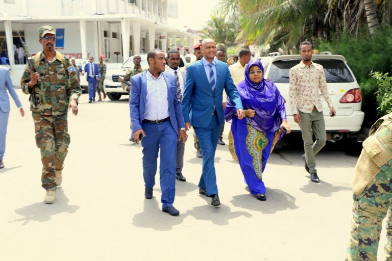 Ra’iisul Wasaare Ku-xigeenka Dalka Oo Shir-gudoomiyay Kulan Looga Hadlay Horumarinta Hawlaha Dekadda Muqdisho