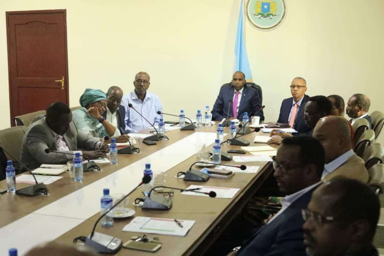 Ra’iisul Wasaare Khayre Oo Shir-gudoomiyay Kulanka Tubta Siyaasadda loo Dhanyahay